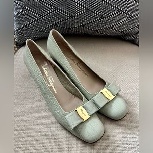 Salvatore Ferragamo Classic sage green crocodile leather Vara Bow Heel -Italy